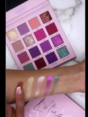 Pink Jewel-Tone Eyeshadow Palette — Pink & Teal Shades